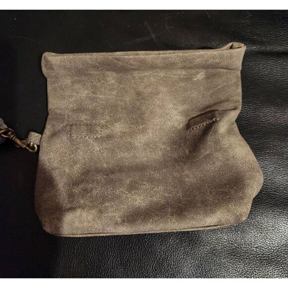 💕NWOT Maurices clutch/wristlet with magnetic closure flap. Measures approx 7.5 - Picture 3 of 6